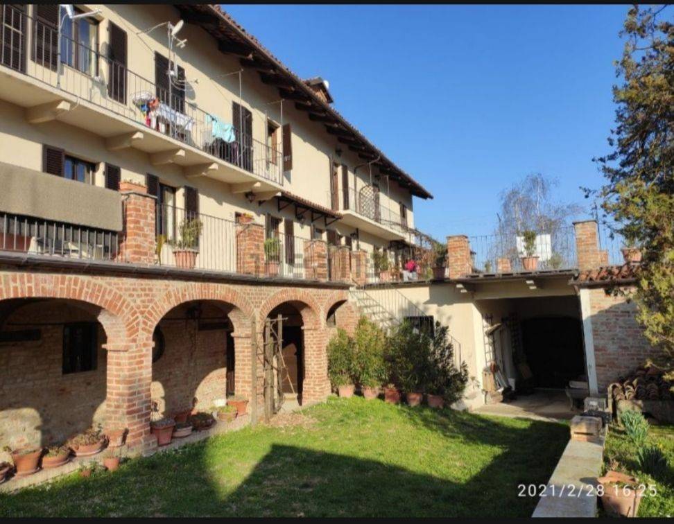 Appartamento in in affitto da privato a La Morra frazione Santa Maria, 30