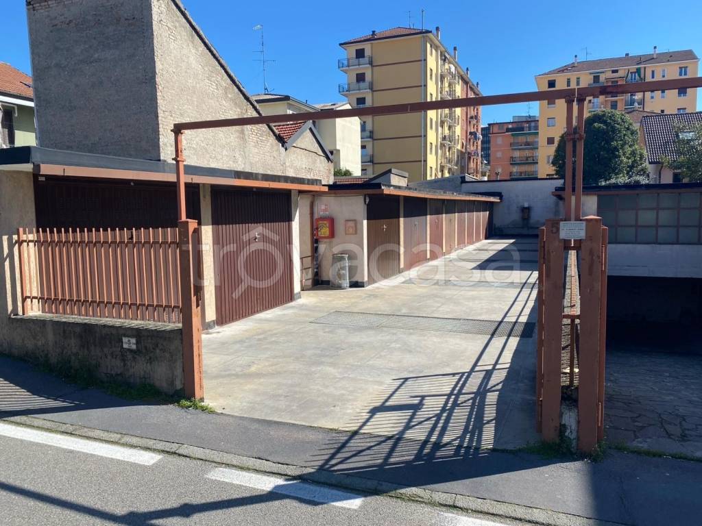Garage in vendita a Cologno Monzese via Tevere, 5