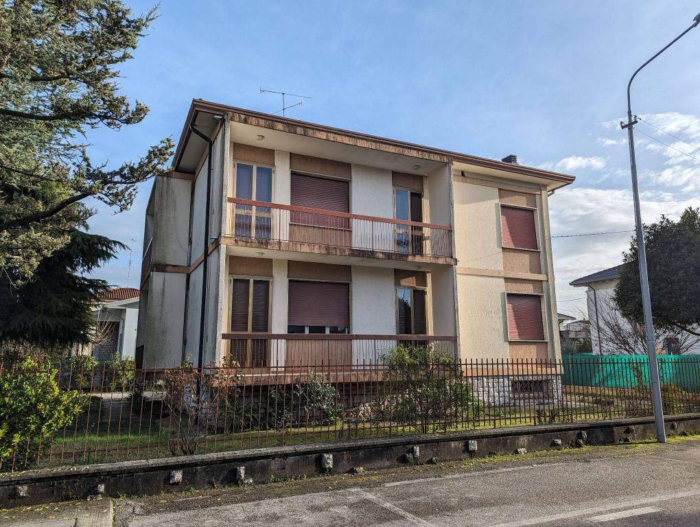 Appartamento in in vendita da privato a Pordenone via Auronzo, 17