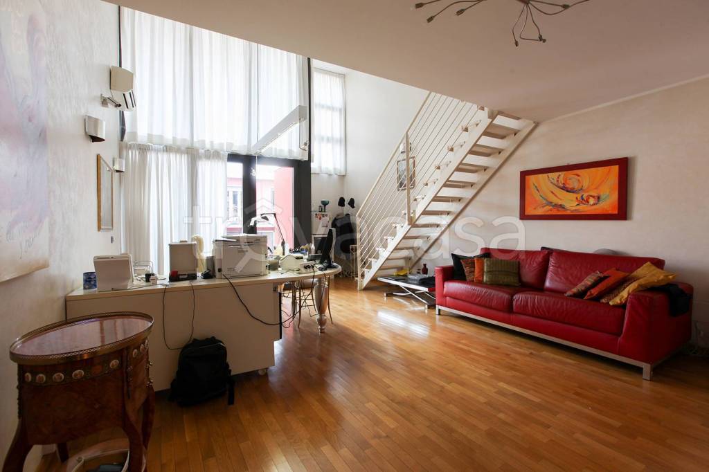 Appartamento in vendita a Milano via Raimondo Montecuccoli, 36