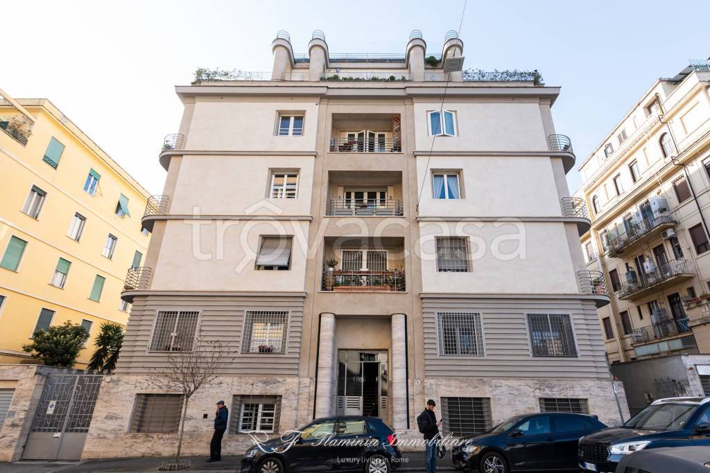 Appartamento in vendita a Roma via Lima