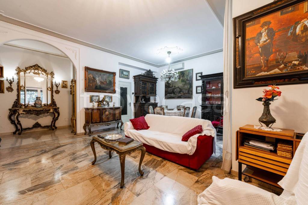 Appartamento in vendita a Milano viale Francesco Crispi, 5