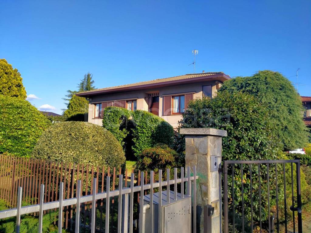 Villa in vendita a Ispra via Lavorascio, 150