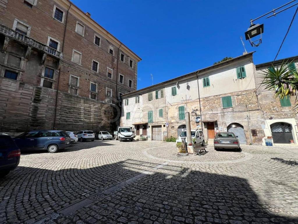 Appartamento in vendita a Mentana piazza San Nicola , 15