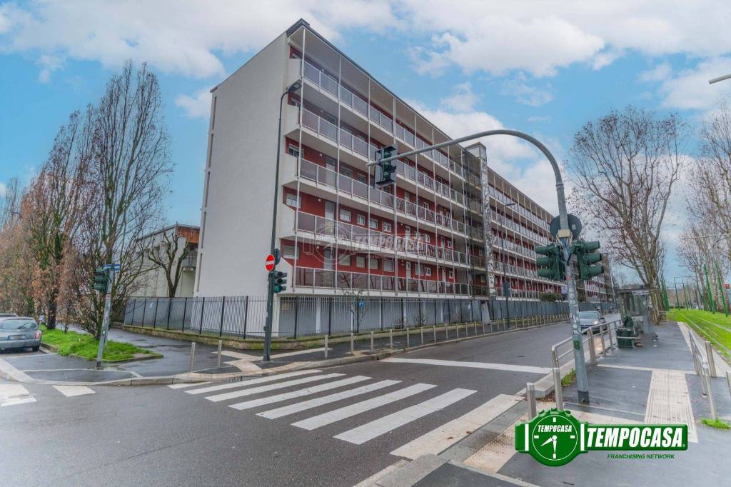 Appartamento in vendita a Milano via Dessiè 15