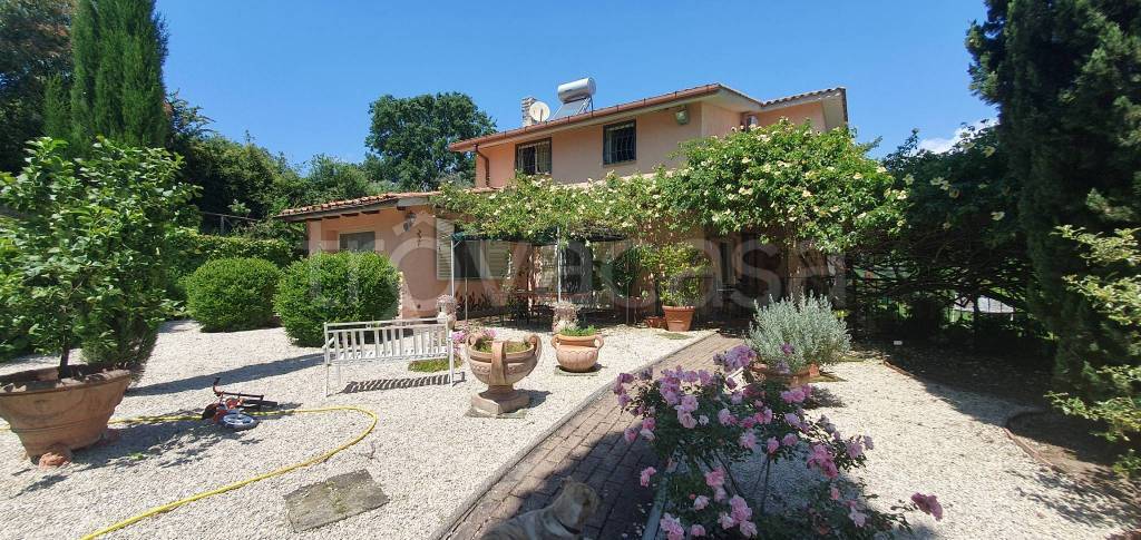 Villa in vendita a Morlupo via Ettore Maiorana, 4