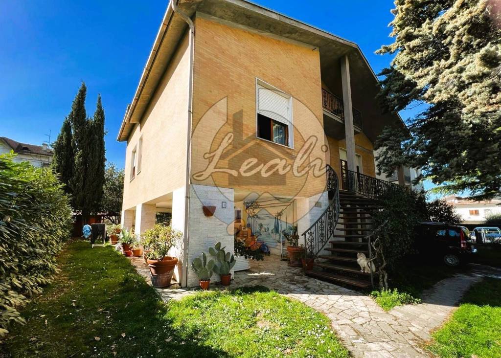 Casa Indipendente in vendita a Caldarola via annibalcaro, 44