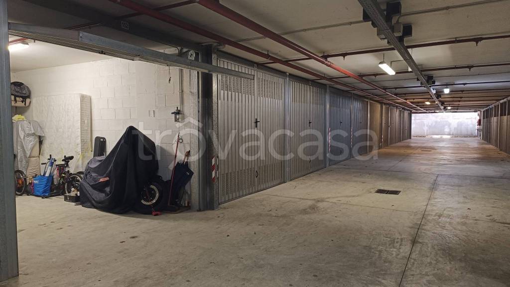 Garage in vendita a Roma via Montebruno, 29
