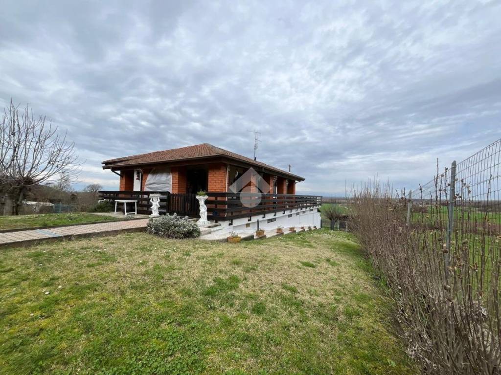 Villa in vendita a Monteu da Po via mezzana, 6