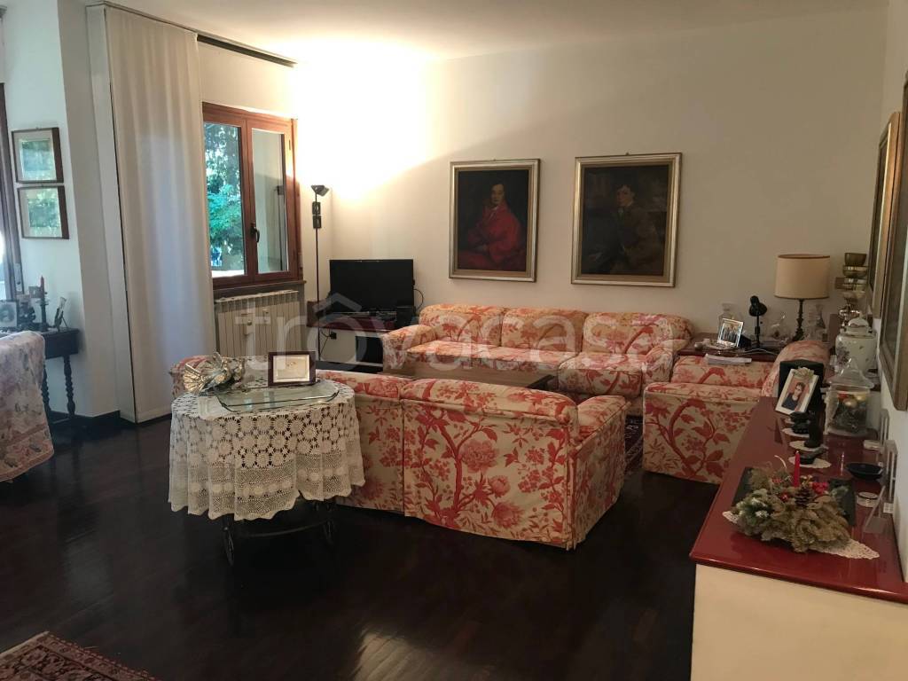 Appartamento in vendita a Villasanta via Angelo Farina, 25