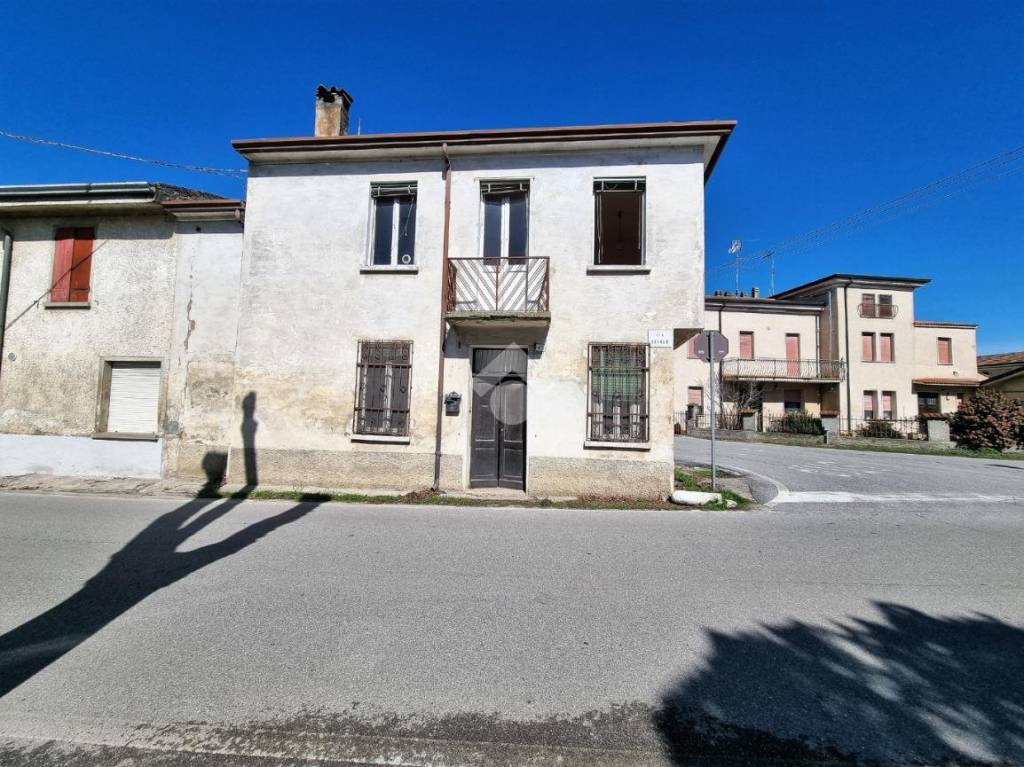 Casa Indipendente in vendita a Bagnolo San Vito via cavour, 61