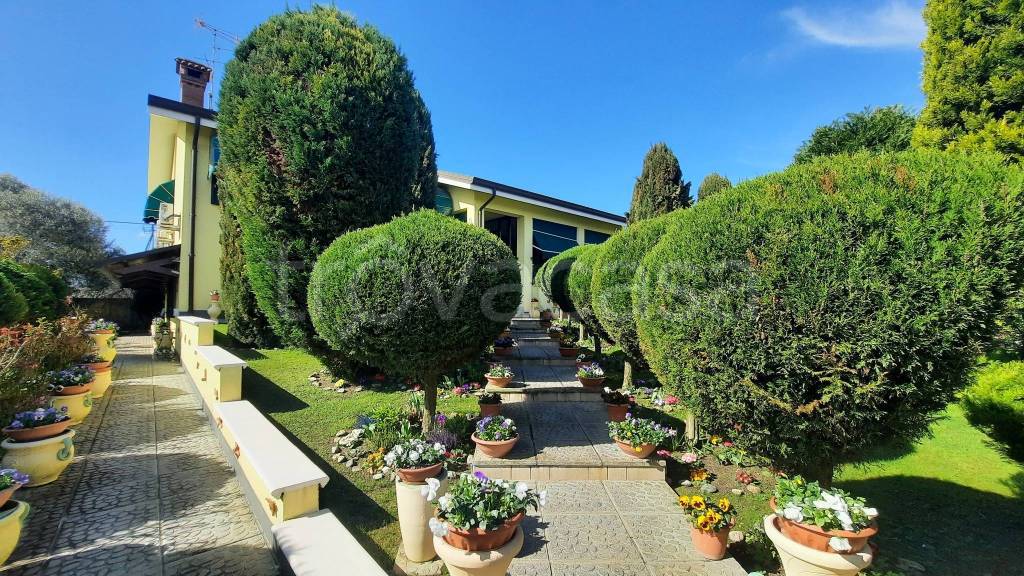 Villa in vendita a Riva del Po via Viazza, 20/a