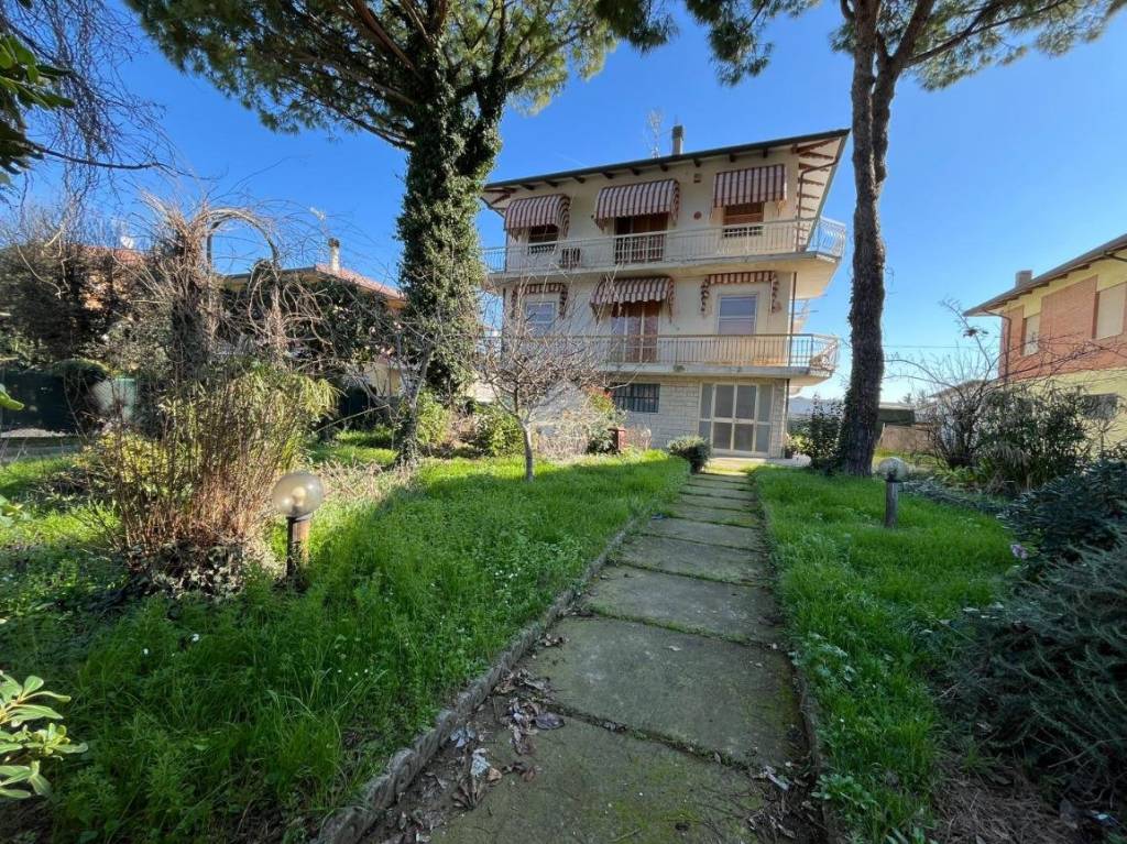 Casa Indipendente in vendita a Cesenatico via Campone Sala, 363