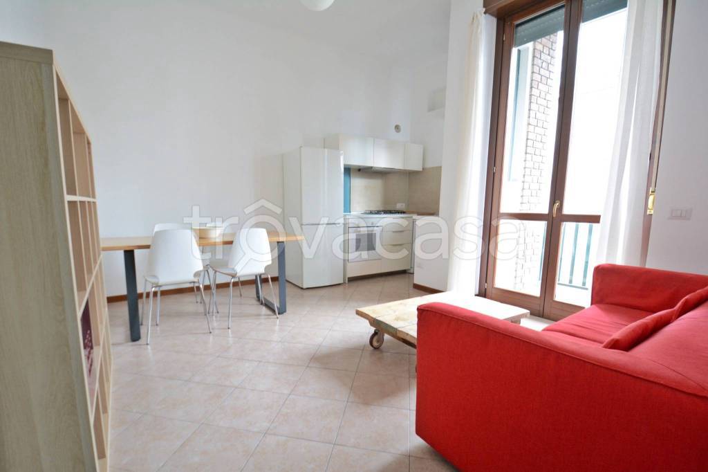 Appartamento in affitto a Milano via Melchiorre Gioia, 41
