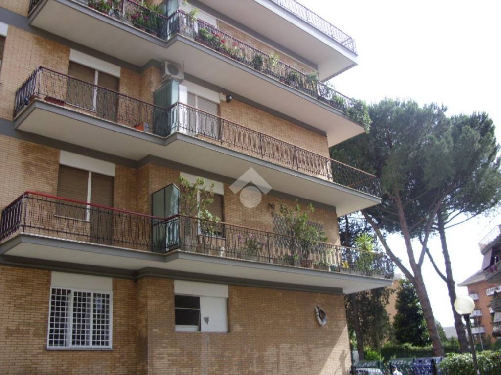 Appartamento in vendita a Roma via Giulio Gurioni, 65