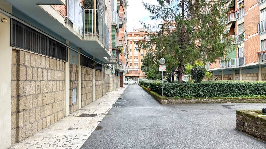 Appartamento in vendita a Roma via Pescaglia, 9