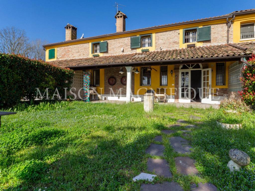 Villa a Schiera in vendita a Ferrara via Acquedotto, 58/60