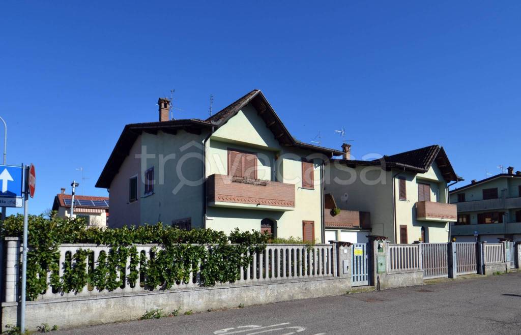 Villa in vendita a Corte Palasio via Giuseppe Verdi