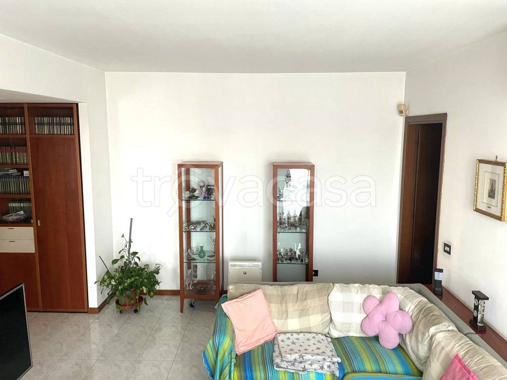 Appartamento in vendita a Bareggio via Ruggero Leoncavallo, 2