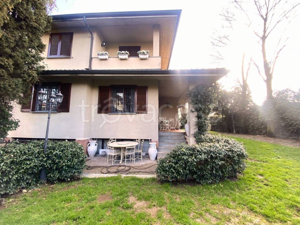 Villa Bifamiliare in vendita ad Agrate Brianza via Don Luigi Cantini