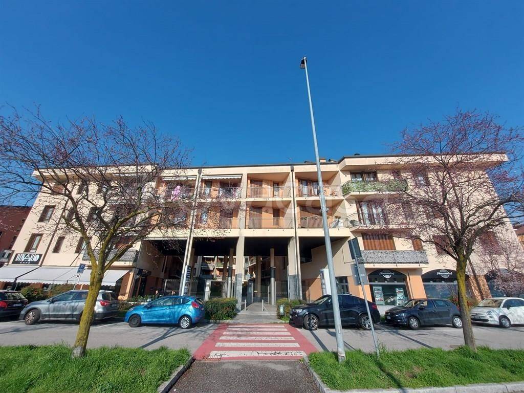 Appartamento in vendita a Meda via Cialdini, 36