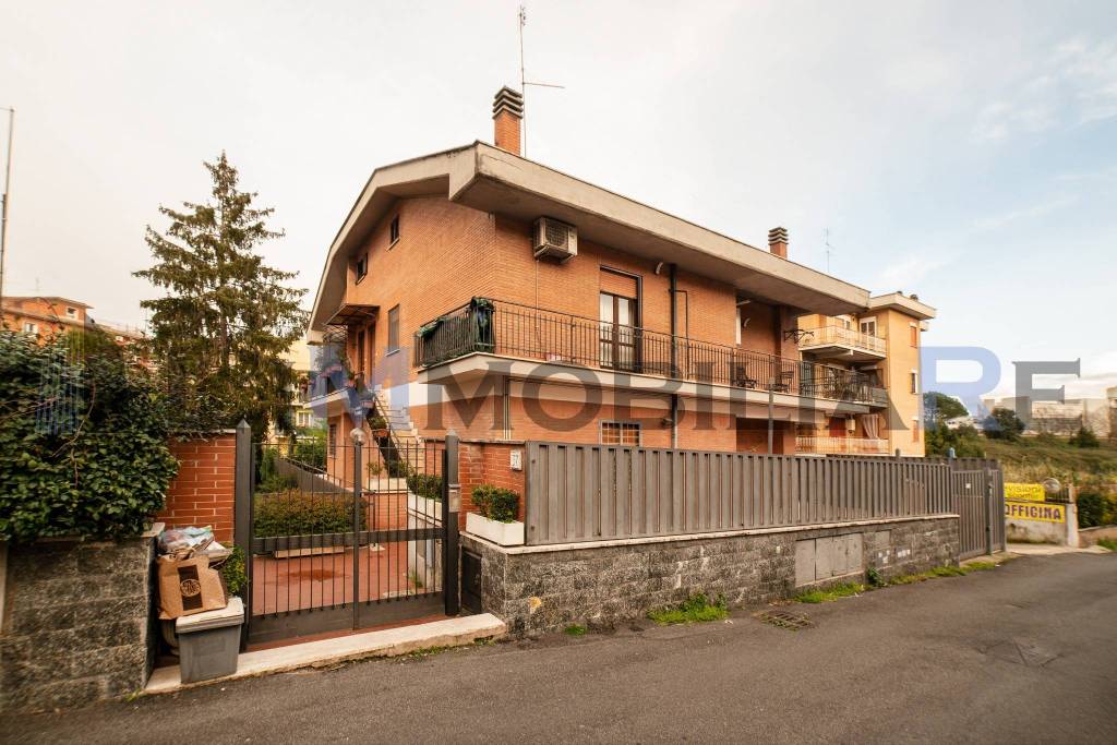 Appartamento in vendita a Roma via Rocco Pagliara