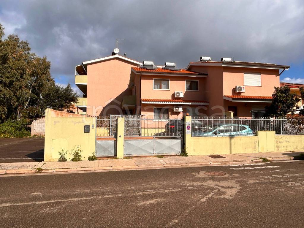 Appartamento in vendita a Decimomannu via Ugo Foscolo, 20