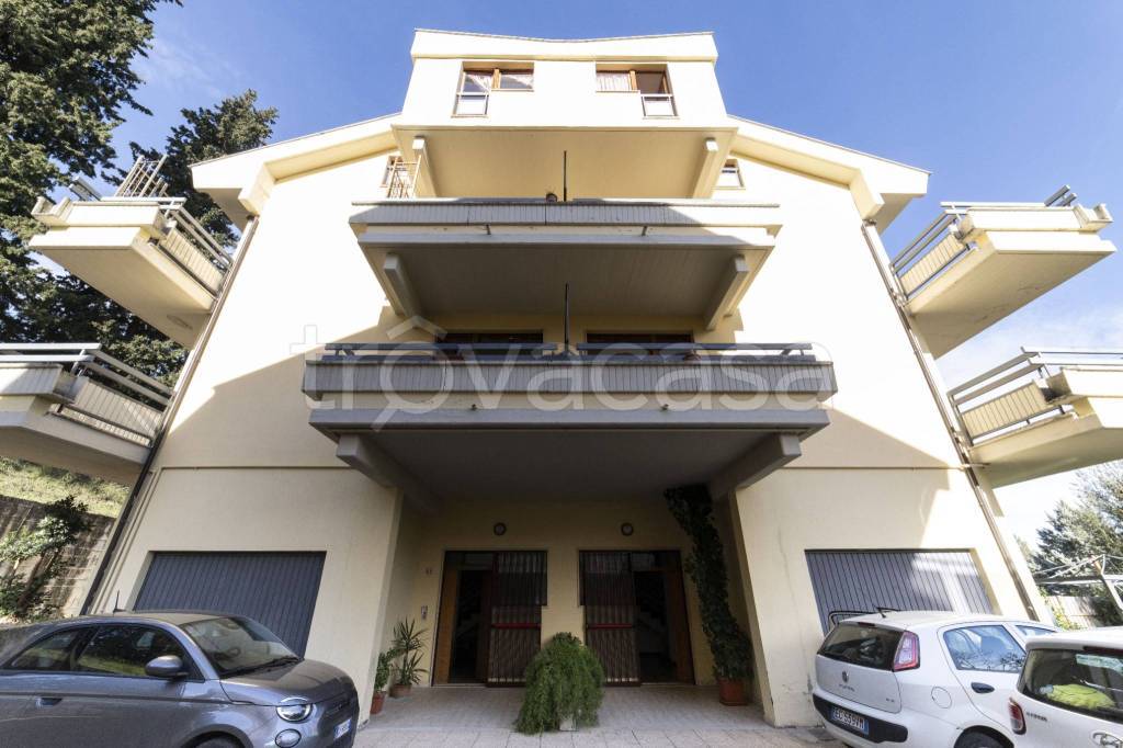 Villa a Schiera in vendita a Folignano viale Assisi, 85