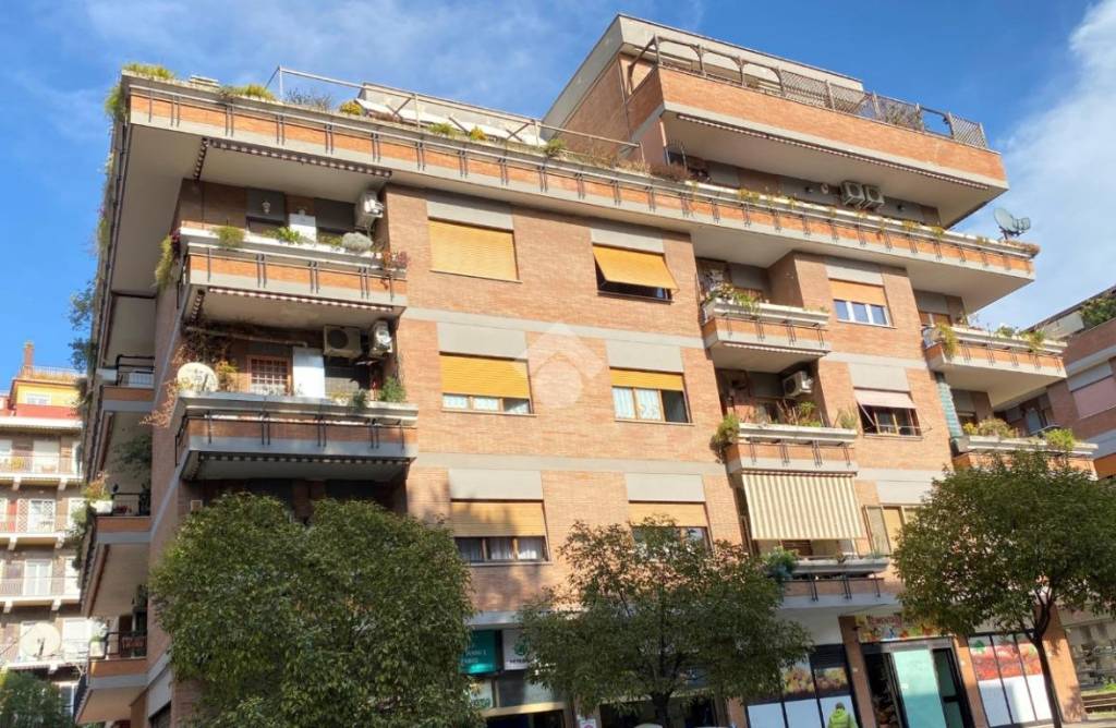 Appartamento in vendita a Guidonia Montecelio via Monte Bianco, 7