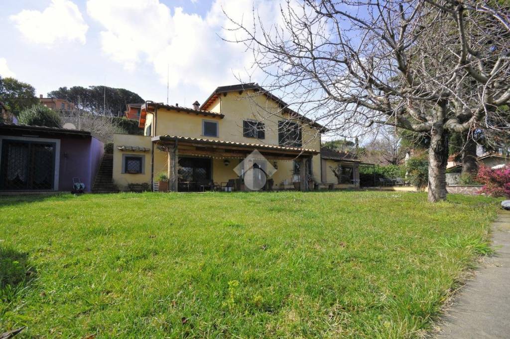 Villa in vendita a Marino villa Unifamiliare Via Romana, 4