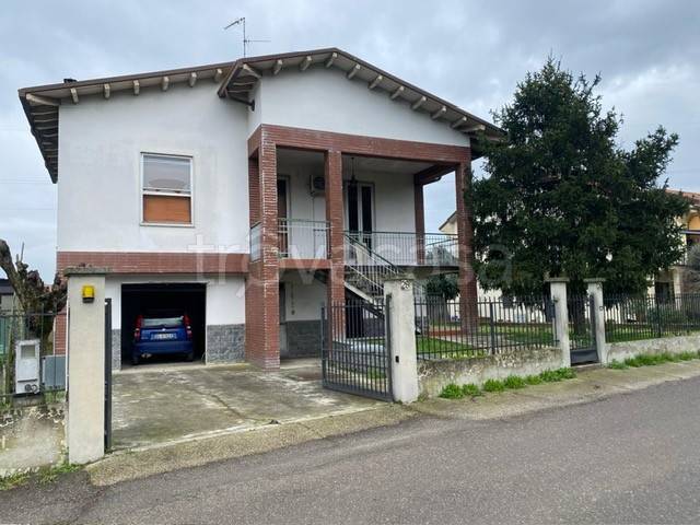 Villa in vendita a Voghera rondò Giosuè Carducci