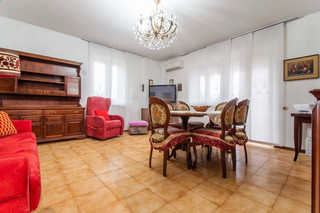 Appartamento in vendita a Veniano via Aldo Moro