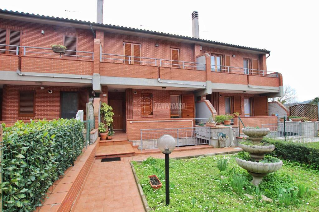 Villa a Schiera in vendita ad Ancona via Sparapani Enrico