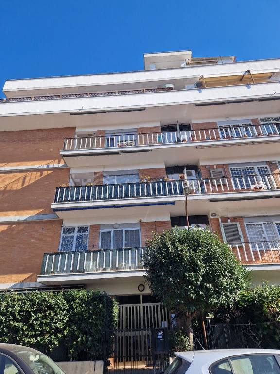 Appartamento in vendita a Roma via Vincenzo Viara De Ricci