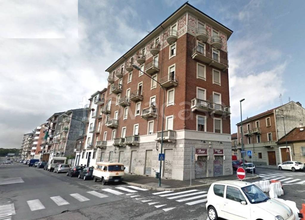Negozio in affitto a Torino via Sette Comuni, 1