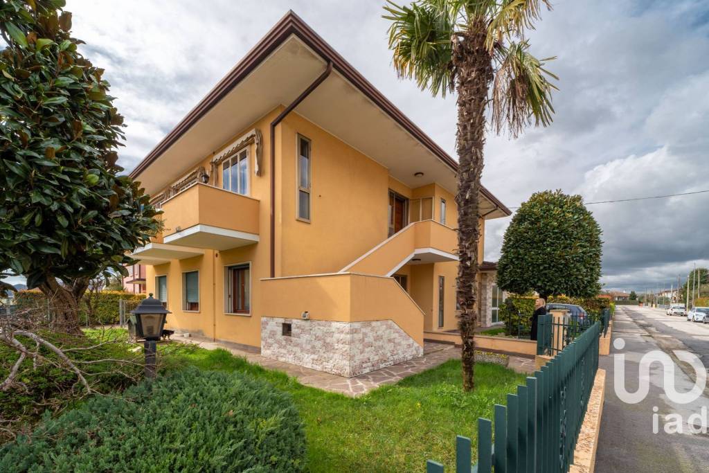 Villa Bifamiliare in vendita ad Abano Terme via via Monti, 1