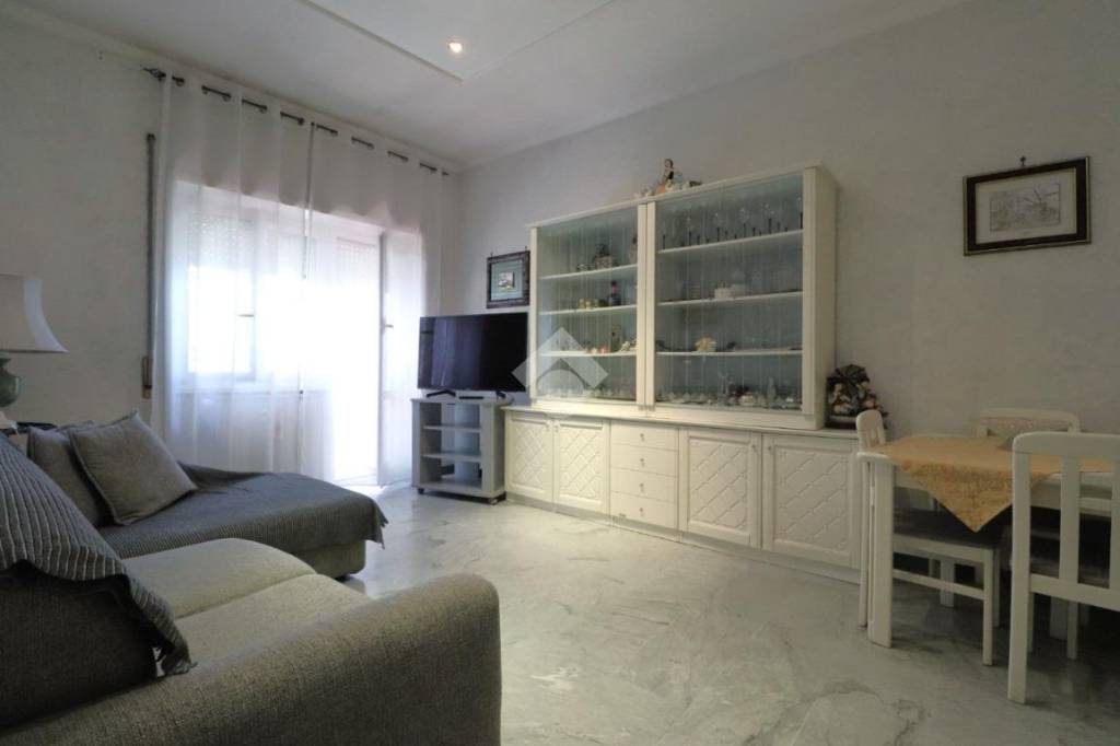 Appartamento in vendita a Roma via Val d'Ala