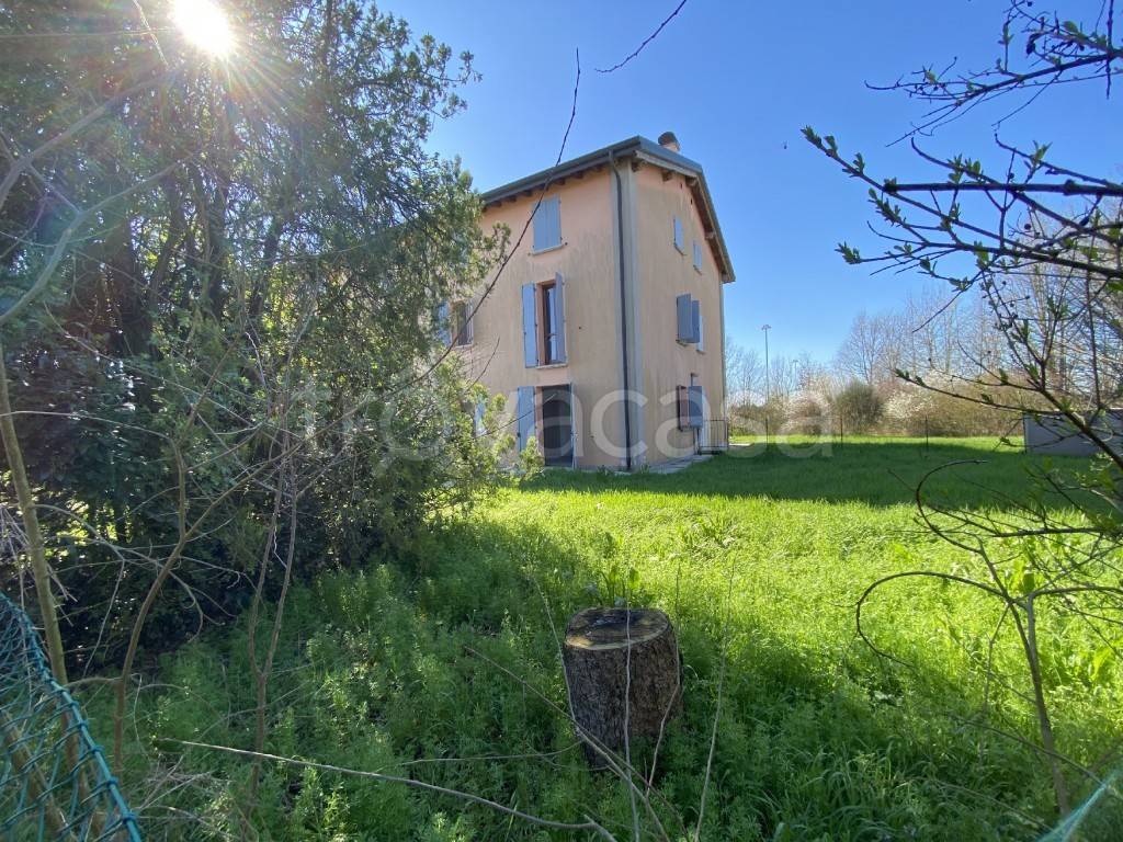 Villa Bifamiliare in vendita a Finale Emilia via per Ferrara, 12