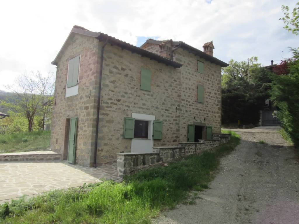 Casa Indipendente in vendita a Villa Minozzo via Campolungo
