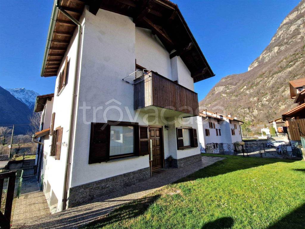 Villa in vendita a Novate Mezzola via Della Riva