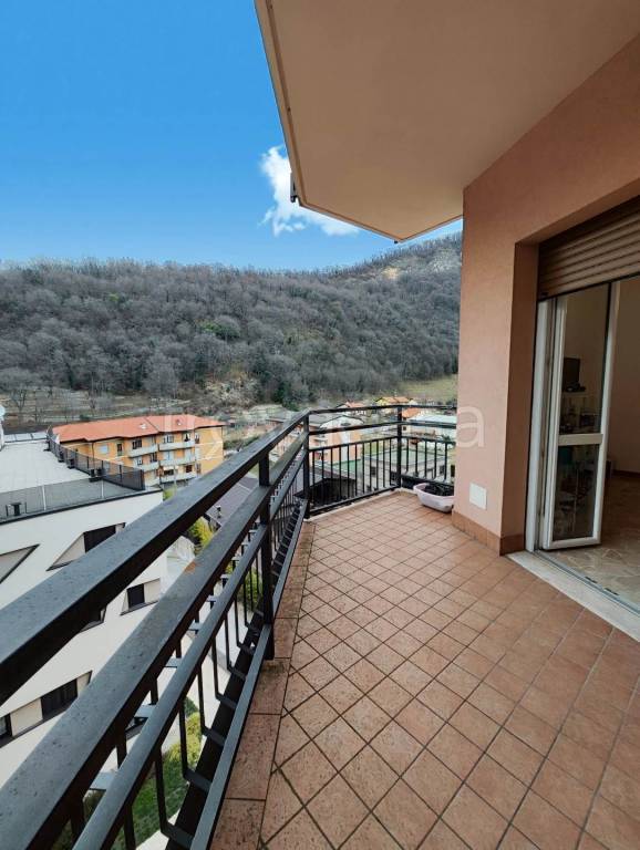 Appartamento in vendita a Canzo via Alcide de Gasperi, 2