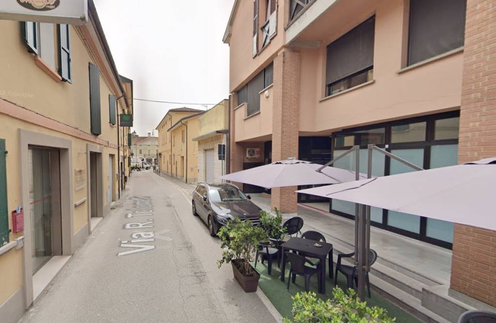 Negozio in affitto a San Pietro in Casale via Ruffillo Tolomelli, 16-18
