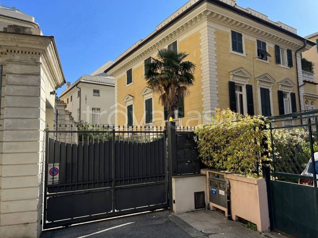 Appartamento in vendita a Genova via Lata, 3