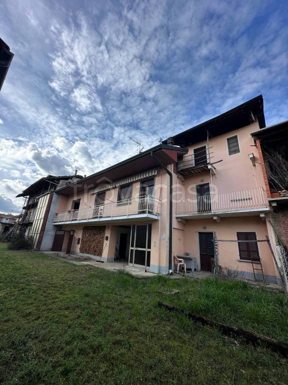 Casa Indipendente in in vendita da privato a Fontaneto d'Agogna via Marco Molino, 35