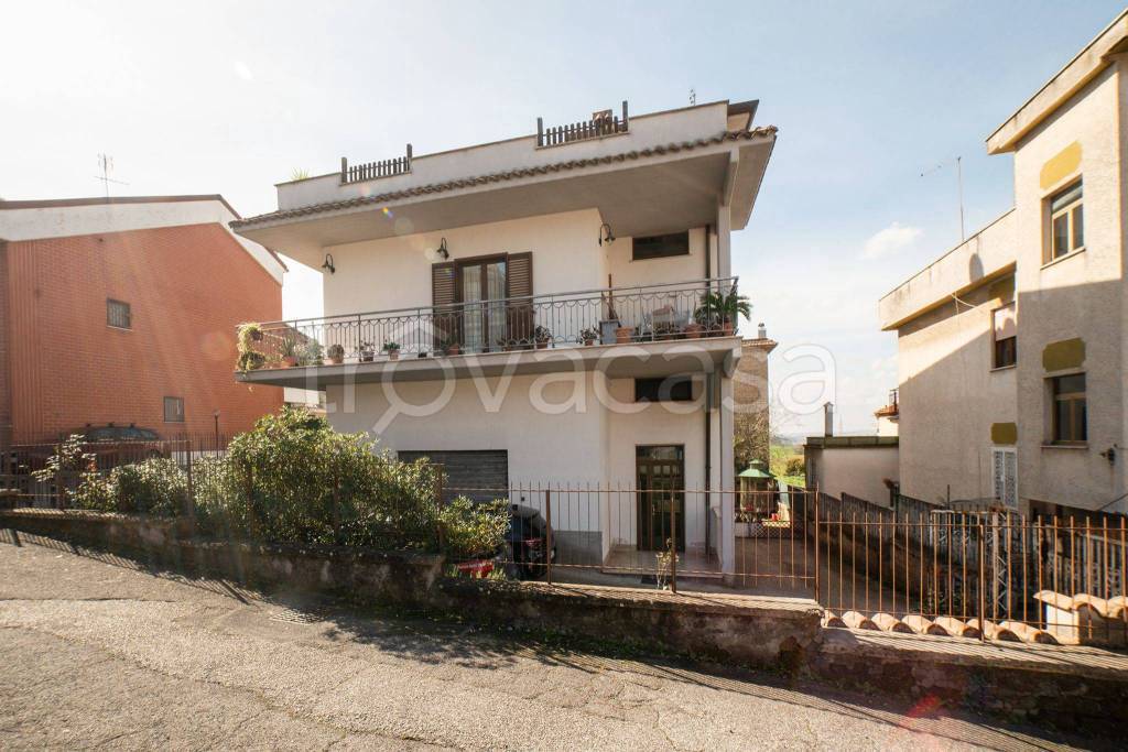 Appartamento in in vendita da privato a Fonte Nuova via Dante Alighieri, 48