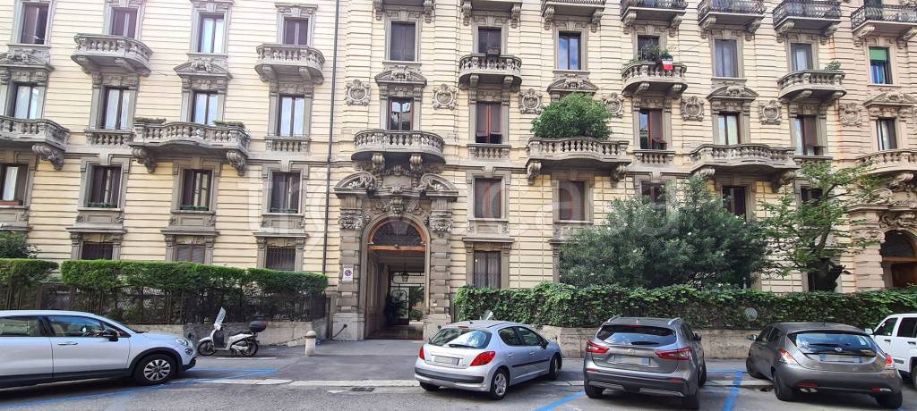 Appartamento in vendita a Milano via Giulio Ceradini, 3
