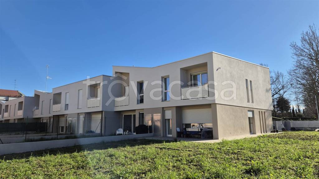 Villa a Schiera in vendita a Modena strada Albareto, 668