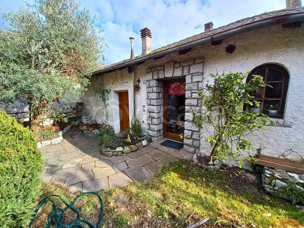 Casa Indipendente in vendita a Roncegno Terme via Fonti