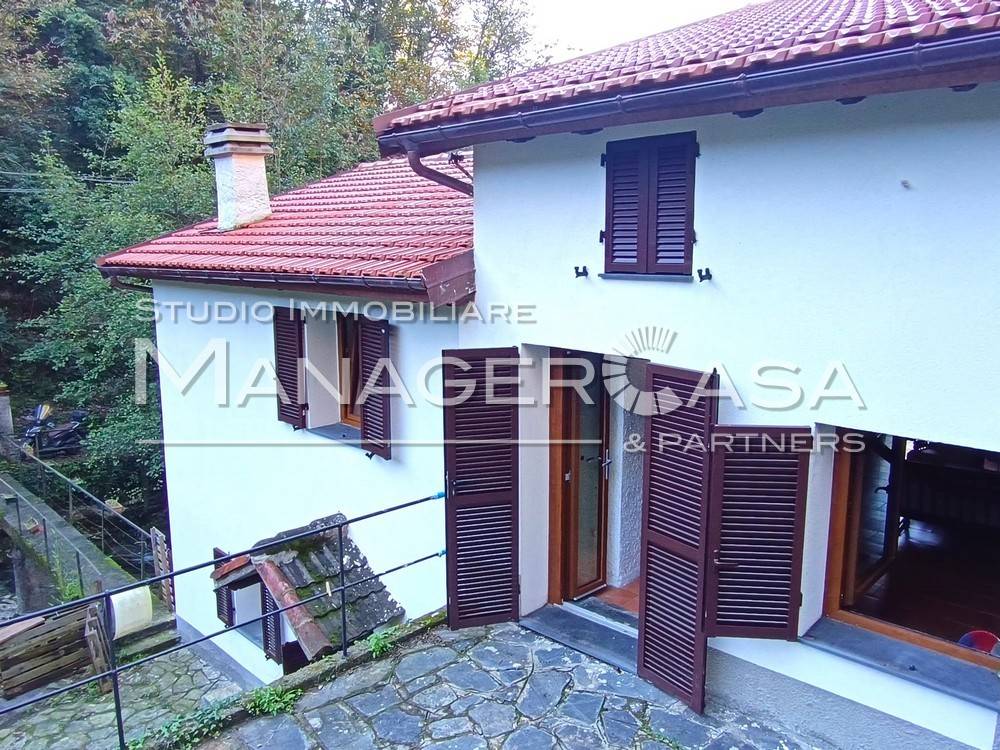 Villa in vendita a Rapallo via Tuia, 49