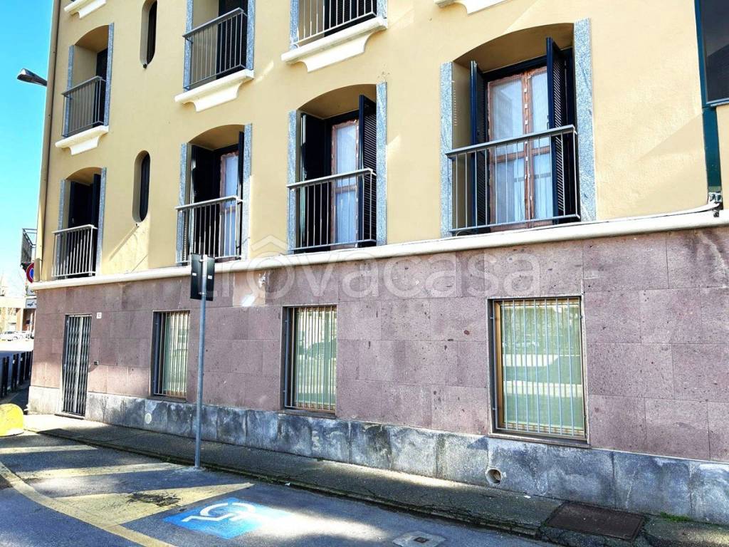 Ufficio in vendita a Sannazzaro de' Burgondi antona traversi , 15